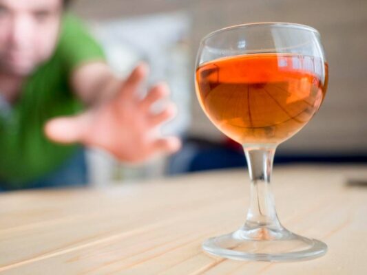 Bezpieczna dawka alkoholu dla wątroby: edukacja a prewencja