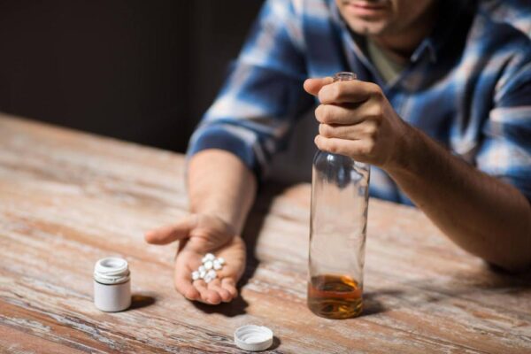 Leki przeciwbólowe a alkohol: kiedy jest to bezpieczne?